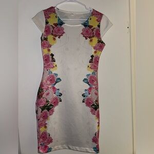 White flower print form fitting dress